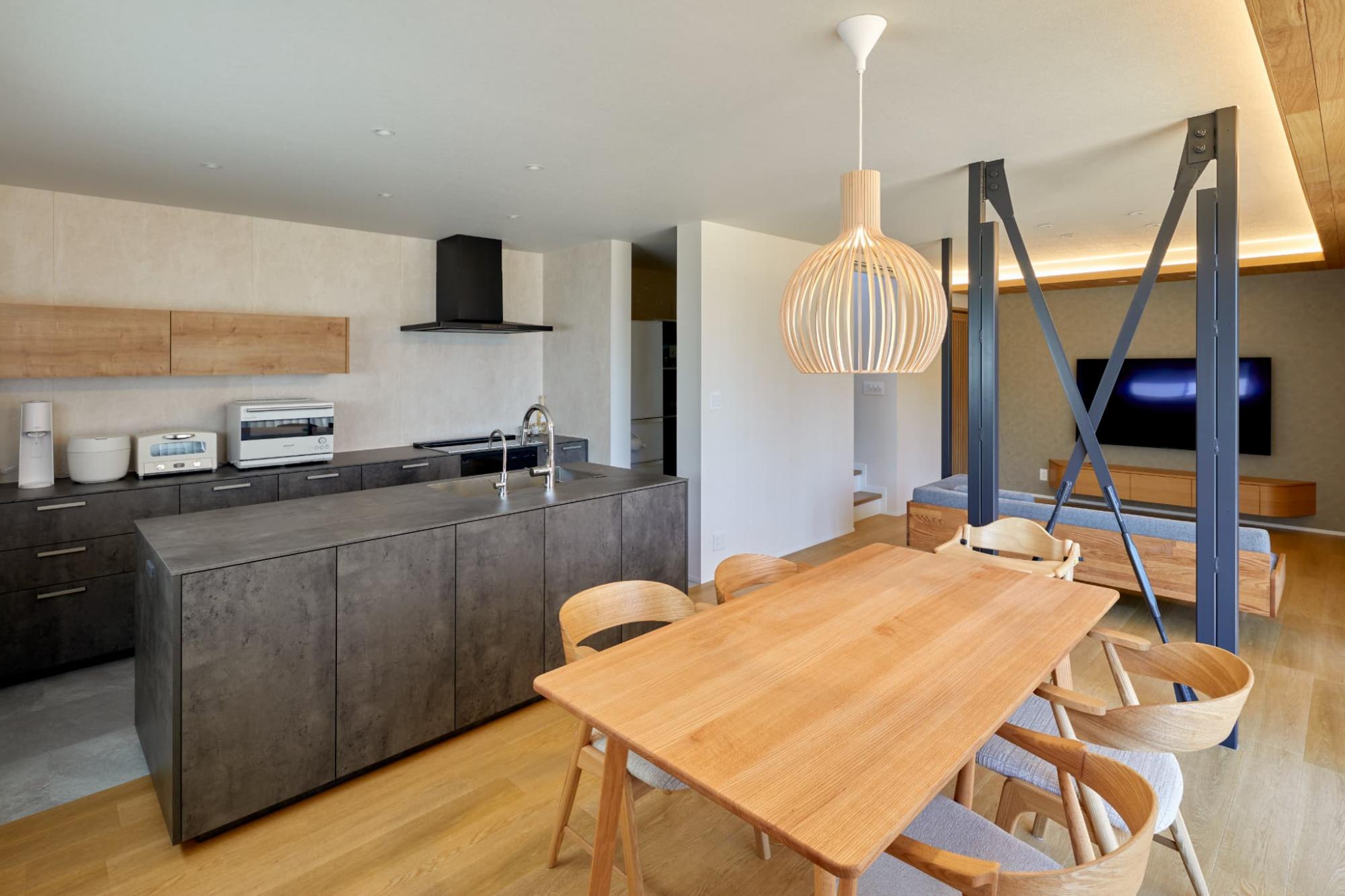 「住まいの再創造、これからの二世帯住宅」のリビングダイニング