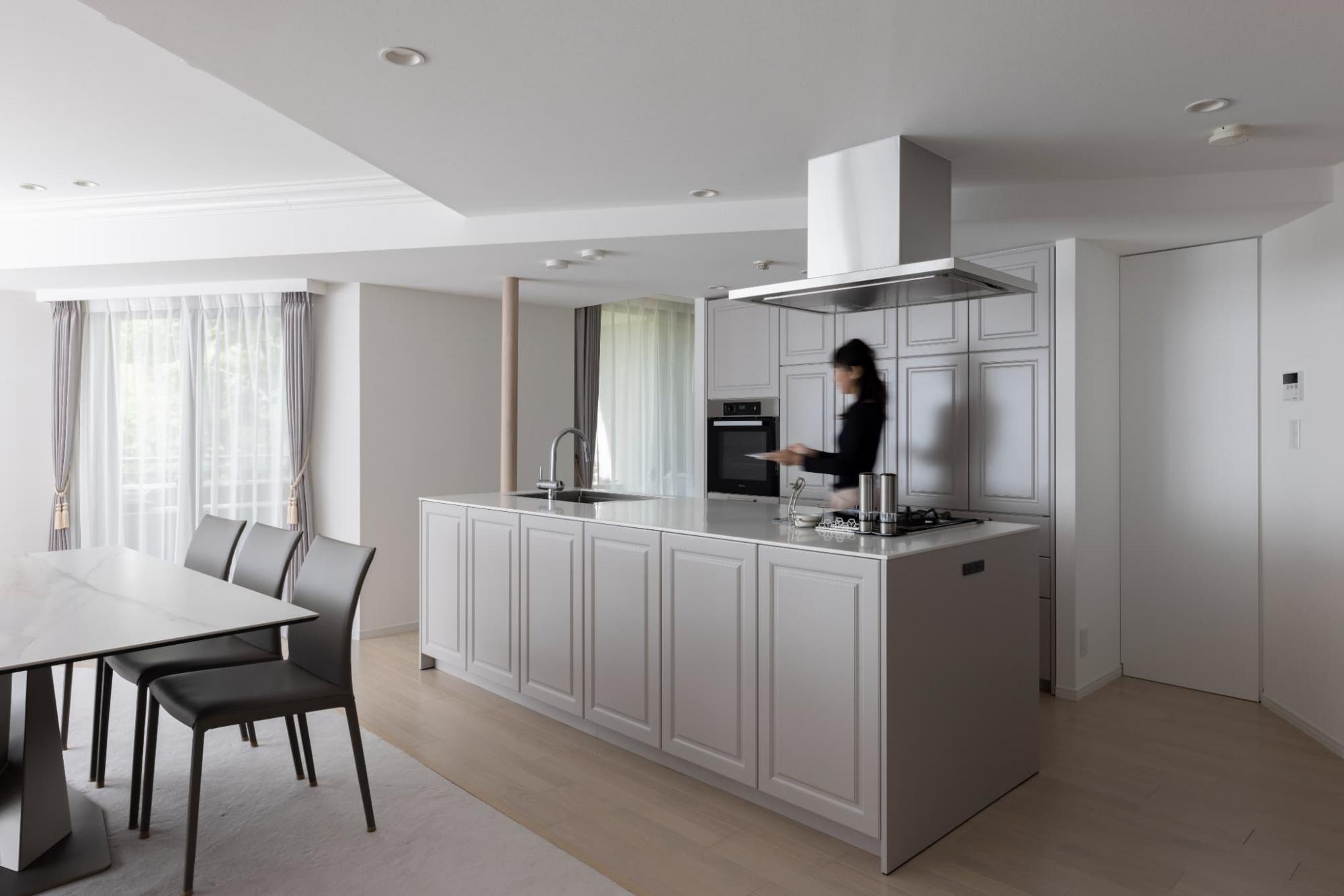 スッキリと魅せるために家電機器類はすべてビルトインで計画。