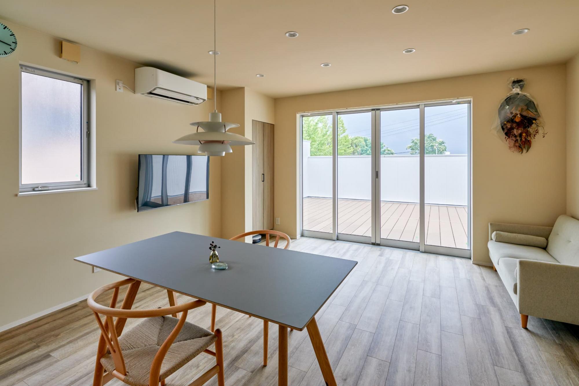 お子さまも家の中で思いっきり遊べるように、メンテナンスも簡単なフロアタイルを採用。