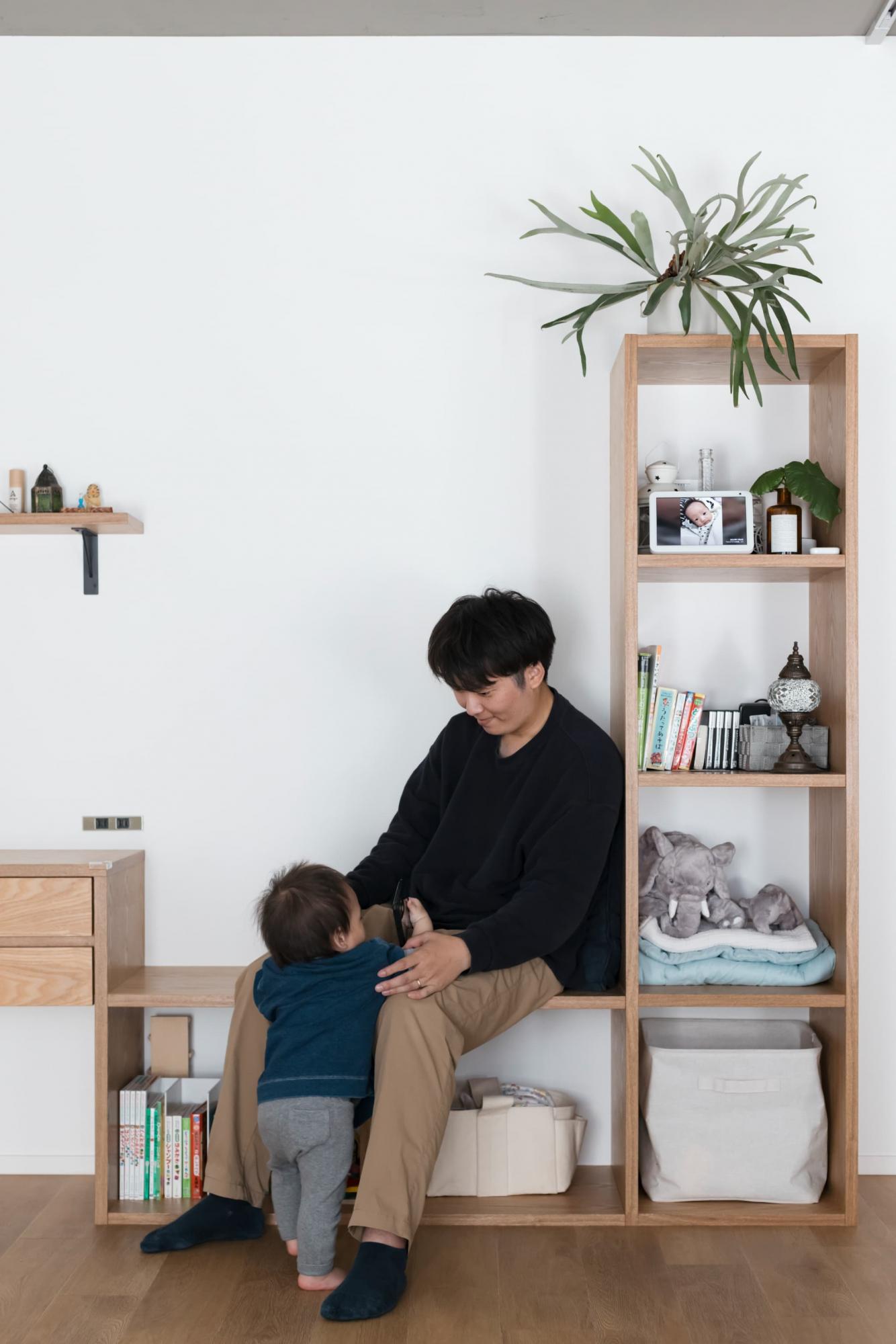 ワークカウンターとつなげてベンチをつくり、ほっと一息つけるヌックスペースとなりました。