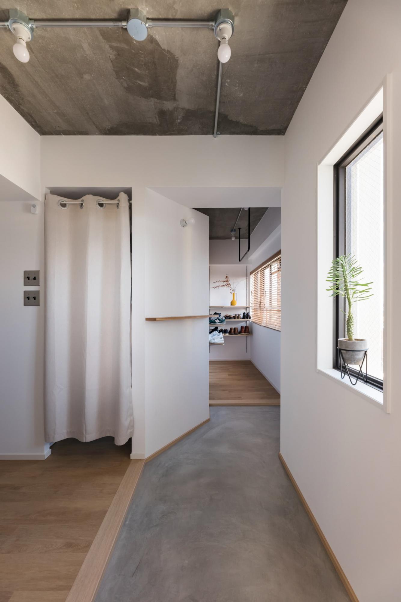 玄関土間を広げ、WICに2方向からアクセスできるようにしています。