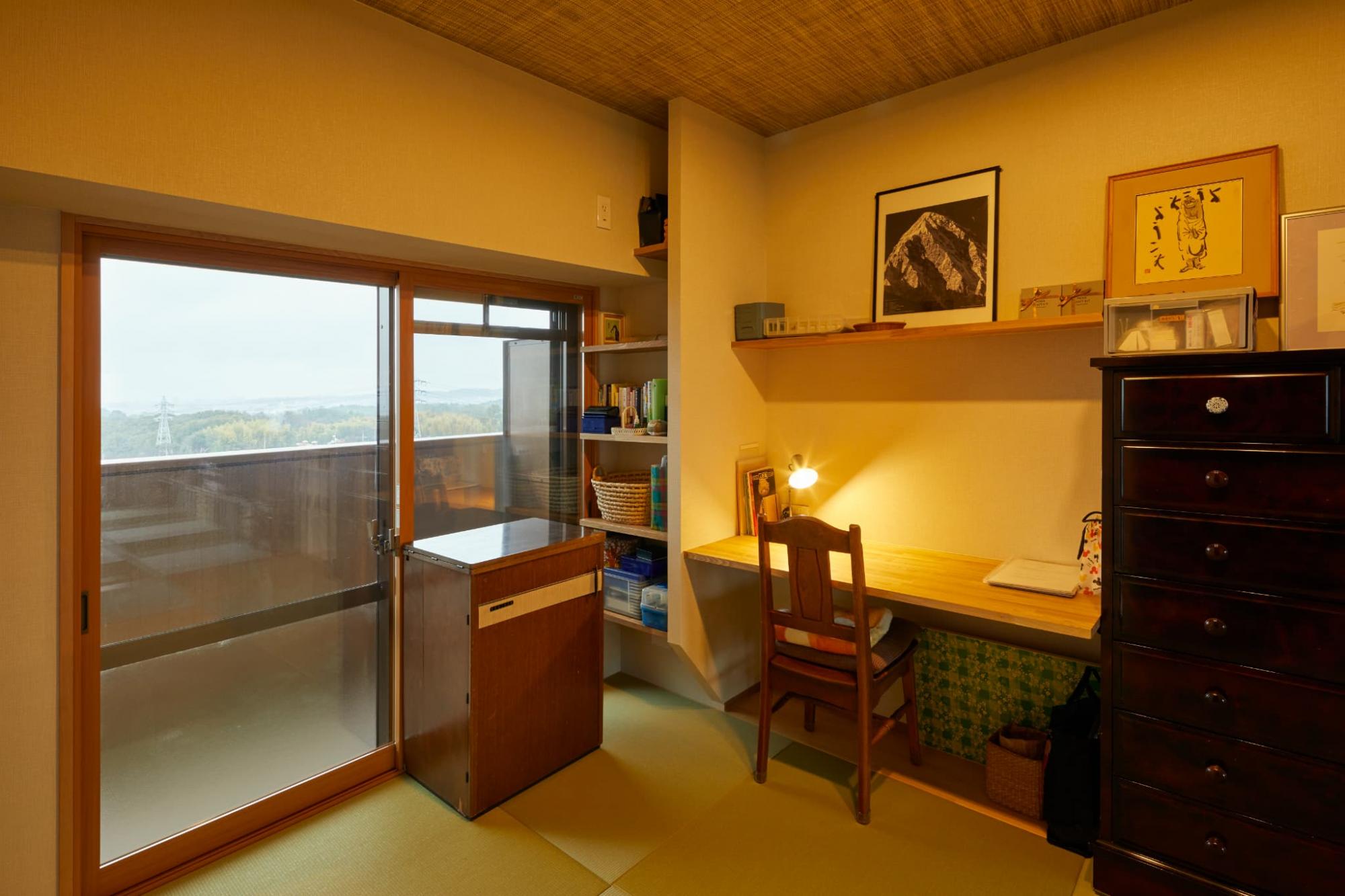 LDKの一角に設けた奥様の作業スペース。