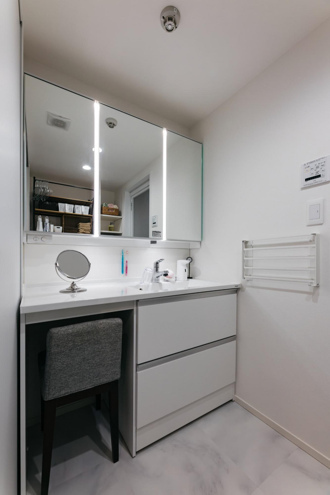 主寝室の近くに洗面室を計画したことで、朝起きてからの洗面室へのアクセスや使い勝手は抜群。