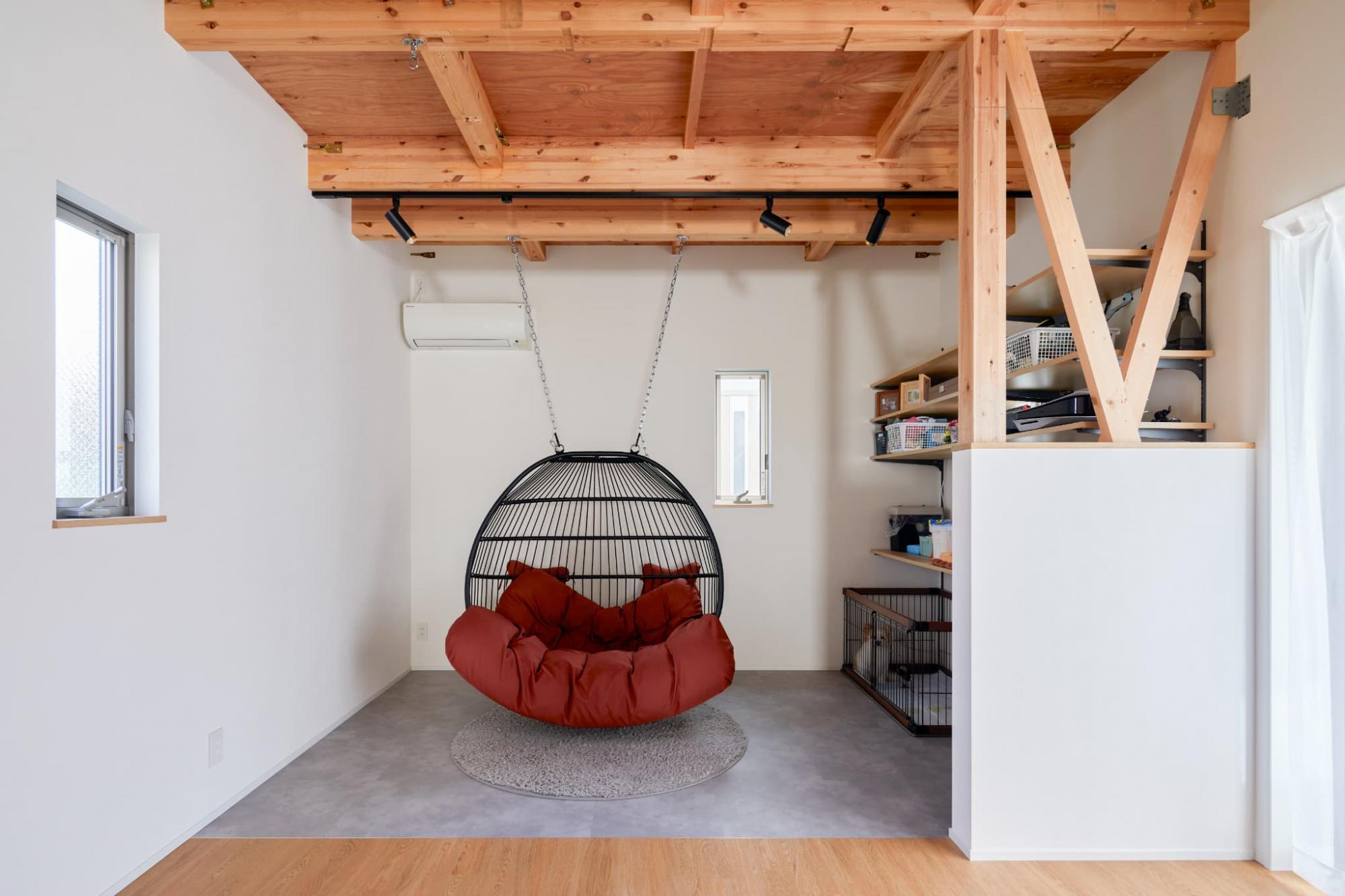 「cost-effective リノベでみせる大空間での最大値」のリビングダイニング