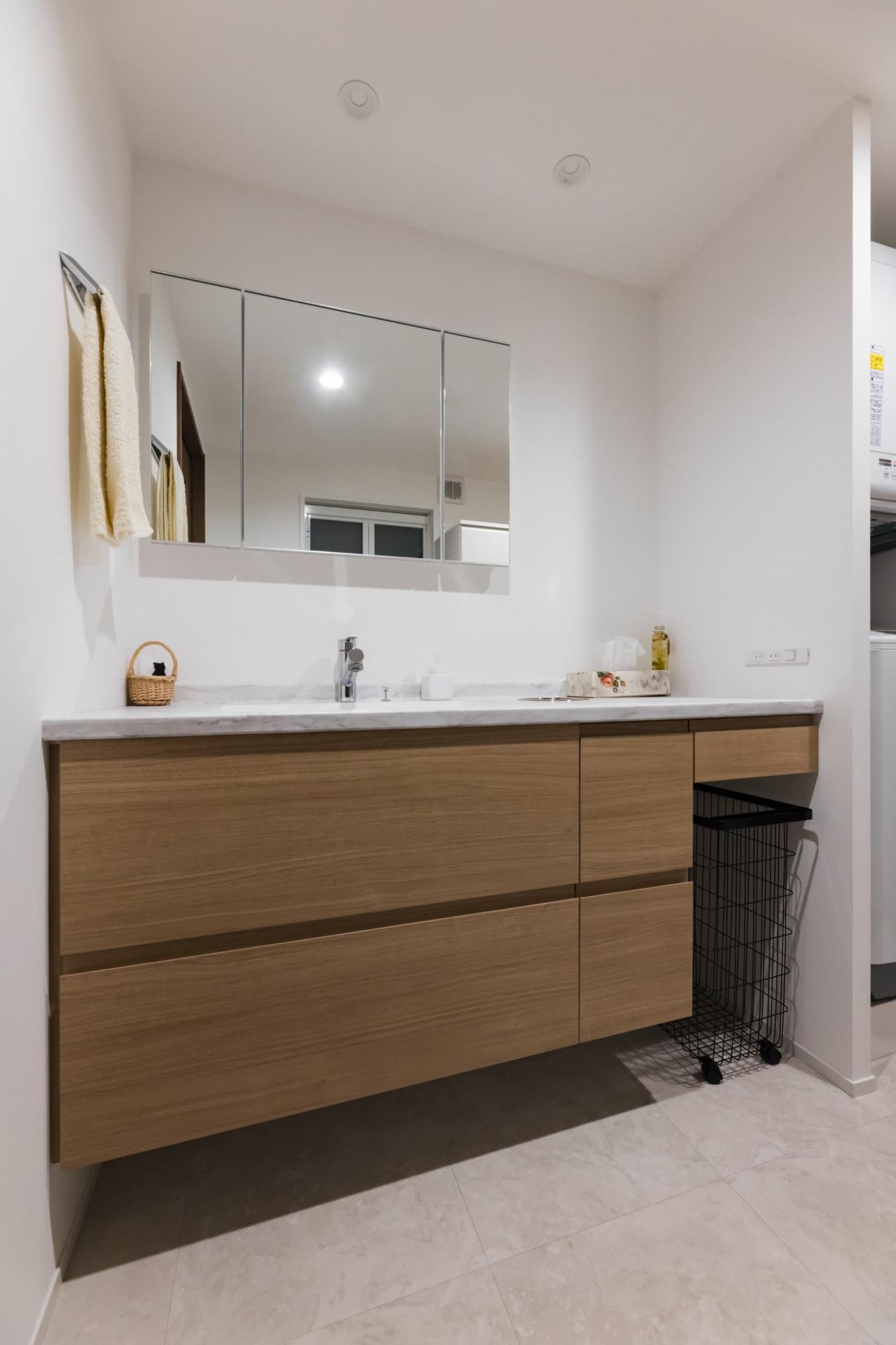 「快適で穏やかな時間流れる大人モダンリノベ」のお風呂・洗面所・トイレ