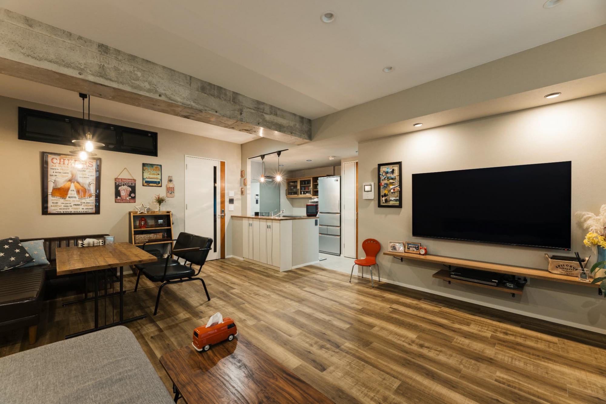 リビングに隣接した和室を撤去し、広さを確保したリビング。