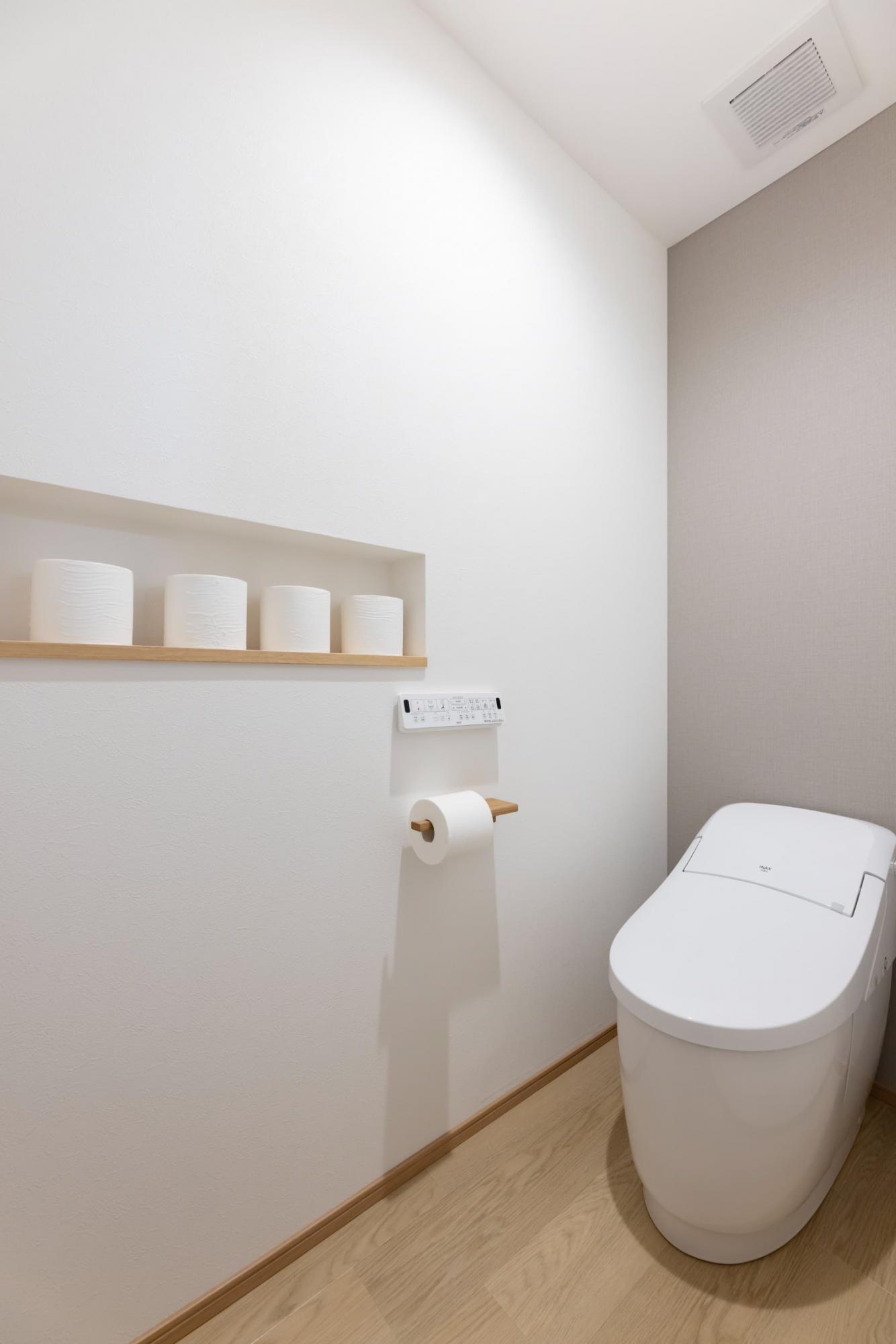 「シンプルな中にも遊び心のある 築浅戸建リノベーション」のお風呂・洗面所・トイレ