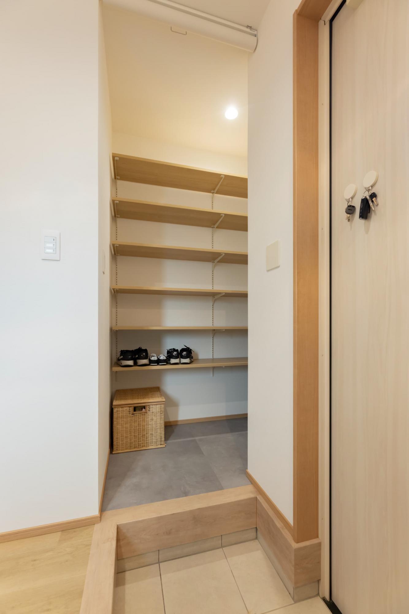 「シンプルな中にも遊び心のある 築浅戸建リノベーション」の収納・クローゼット