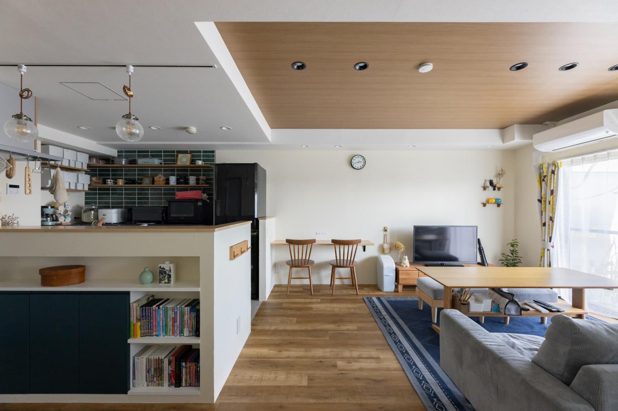 キッチンとリビングダイニングを横並びで計画し、キッチンの幅を最大限確保。