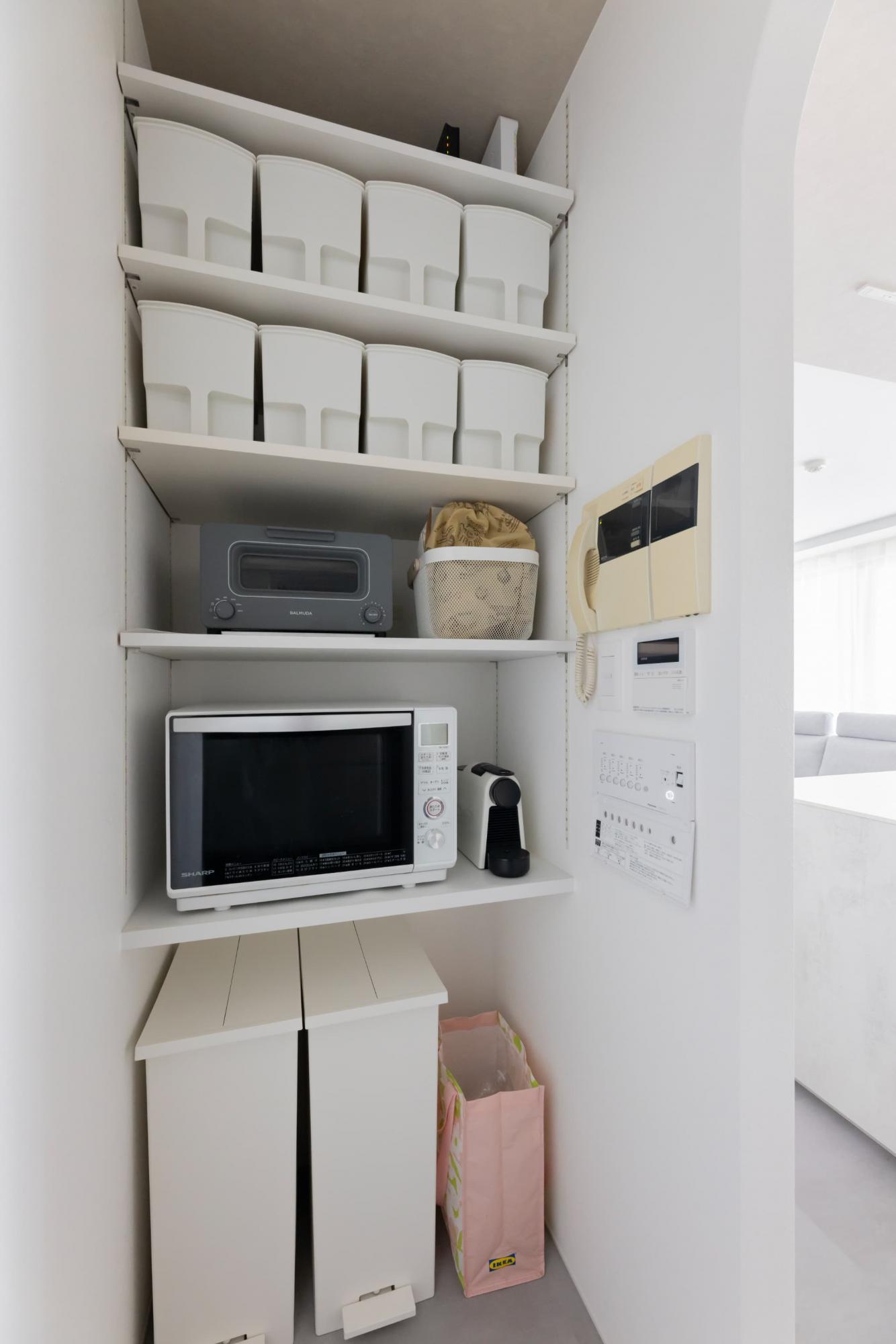 無印のボックスを使用して、ぴったりと収まる収納を計画。