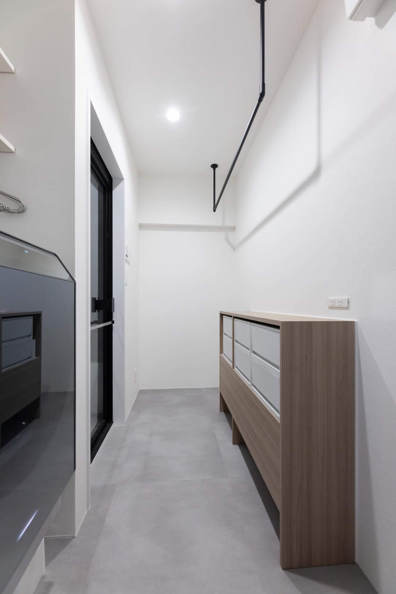 ランドリールームはLDK内で繋がっているため、キッチンからのアクセスも◎