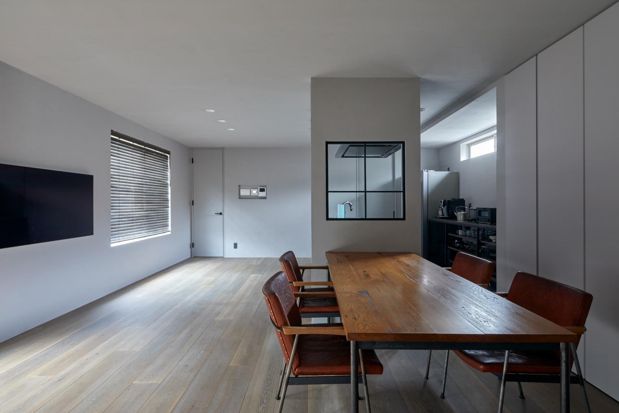 建具はハイドアにして、空間を広く見せるように工夫。