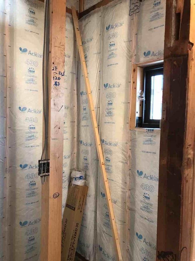 経年劣化してしまった断熱材をしっかりと更新して、一年を通して冷暖房の効率がよい省エネに家にします。※写真は参考例