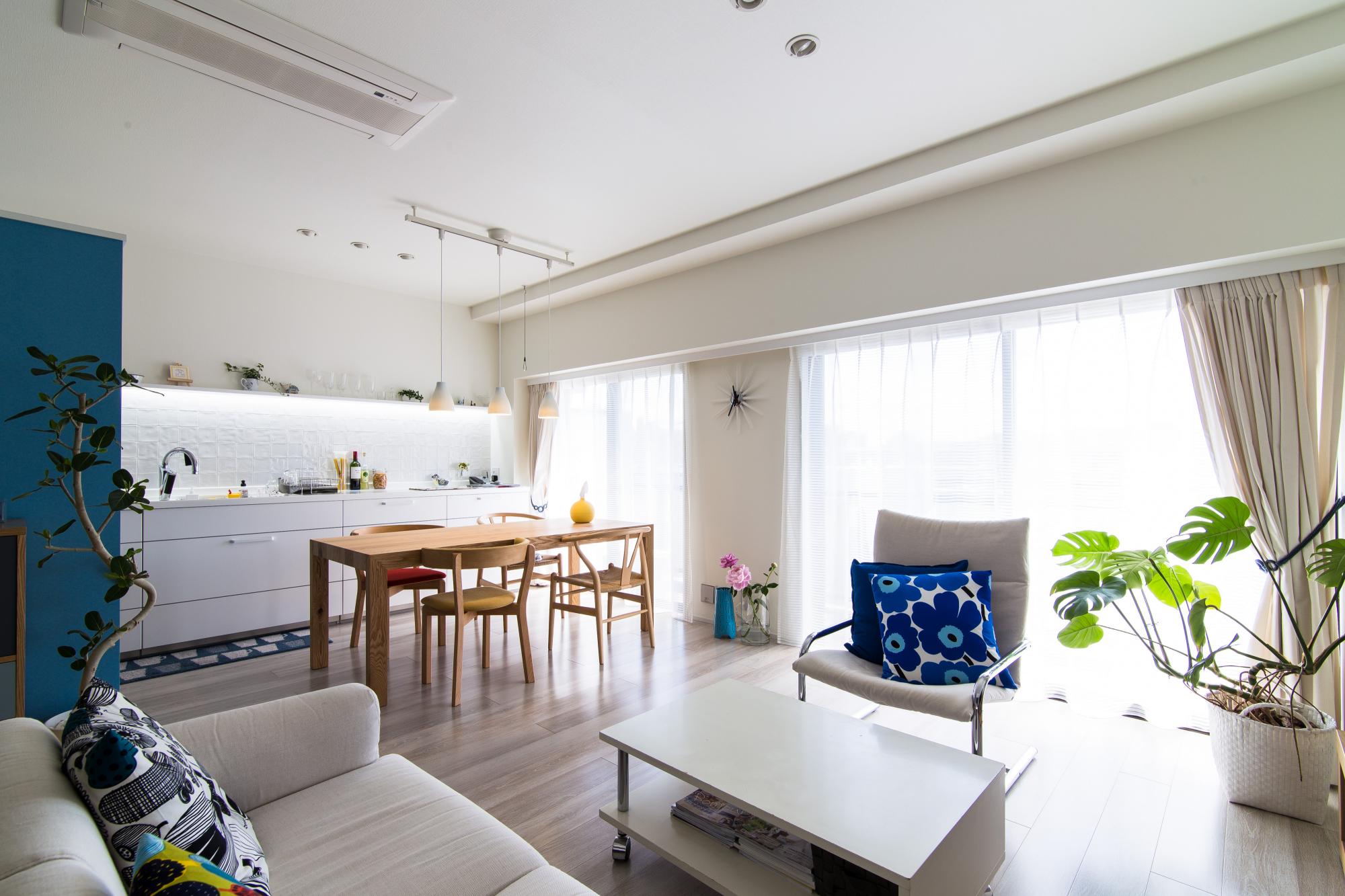 照明やエアコンは全て天井に埋め込み、すっきりした空間に仕上げました。