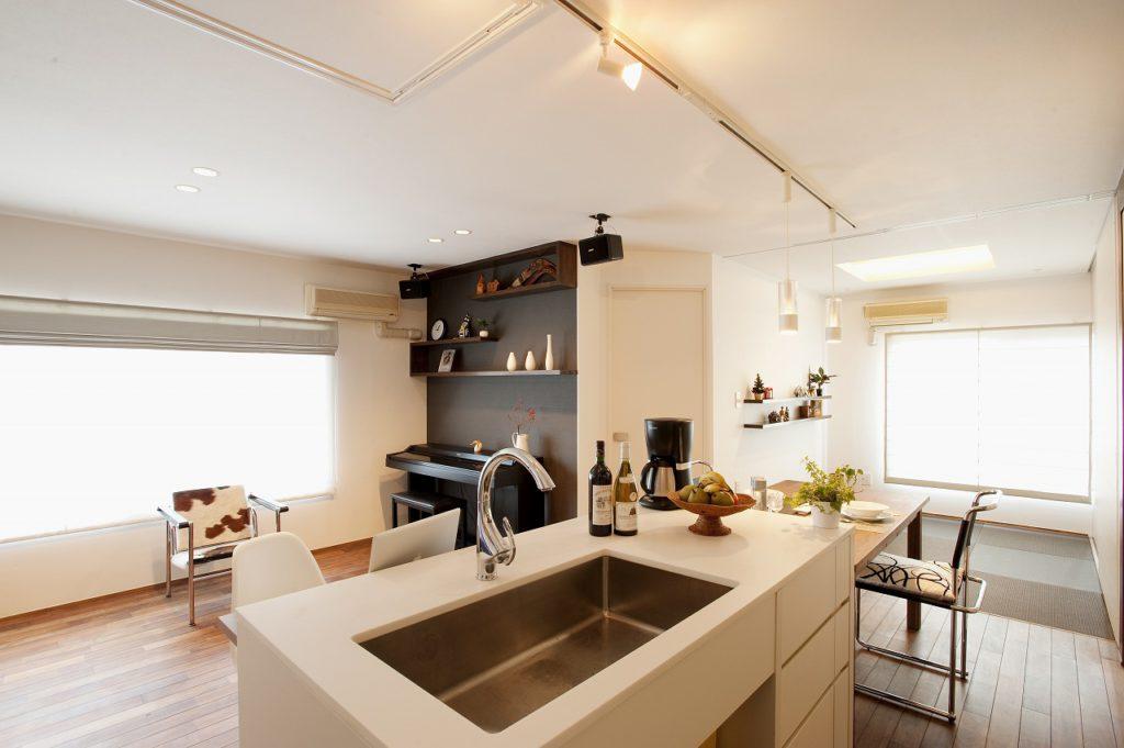 ▲キッチンからは全体を見渡すことが出来、家の中心の役割を果たしています。