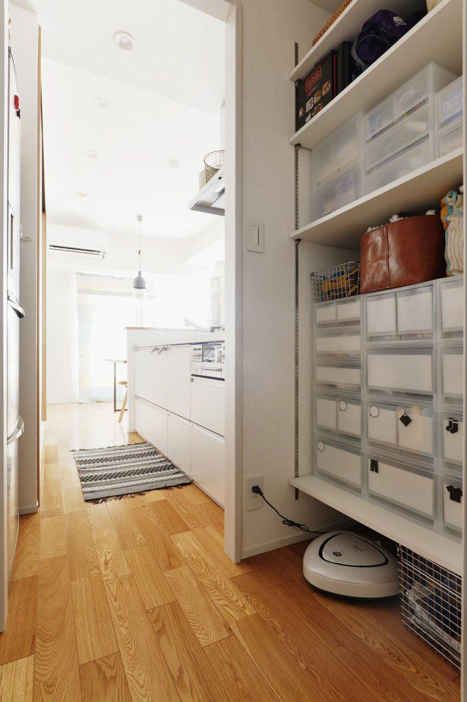あったら便利と思うけど、諦めがちなパントリー収納。リビング少し削ってでも実現させたい暮らす機能。このスペースがあるだけで、気持ちにゆとりが生まれます。ママの笑顔が増えると家族は嬉しい。