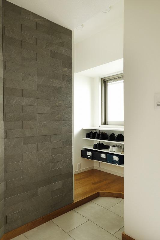 玄関から直接入れることで、玄関はいつでもすっきりした空間です。