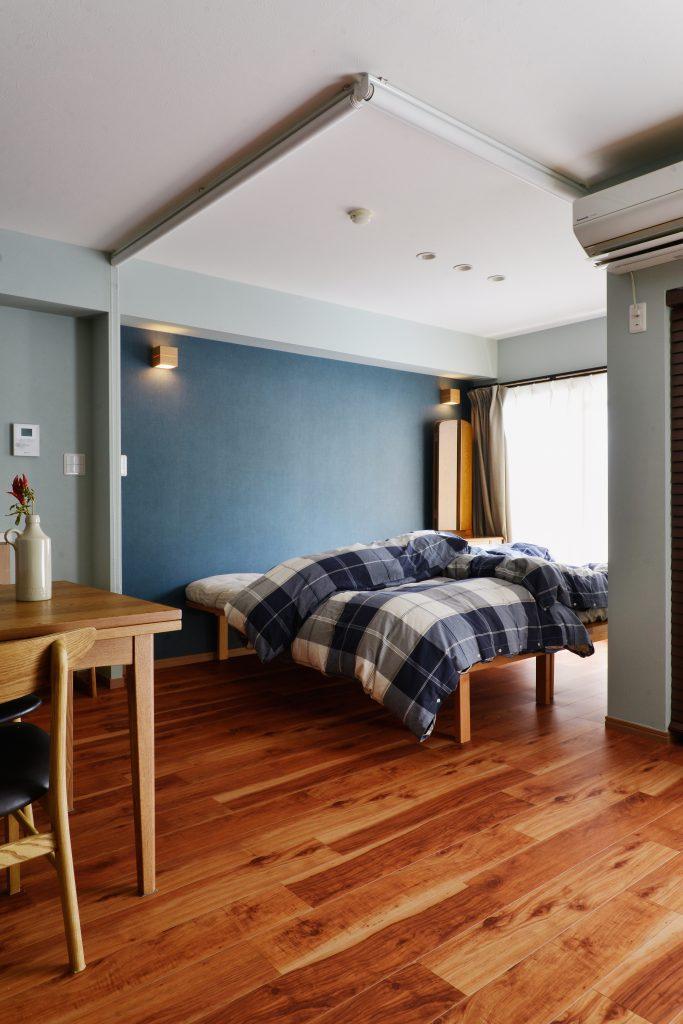 LDKとの間仕切りはロールスクリーン。
普段オープンにしているときは、LDKと一体となりひろい空間に。
格納したロールスクリーンもすっきり納まっています。