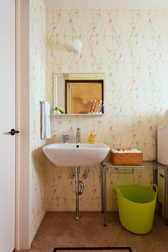 モノがあふれがちな洗面所は、あえてシンプル＆コンパクト収納にしました。