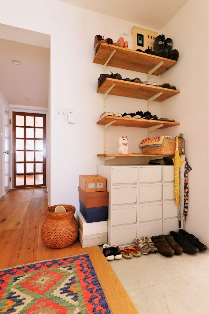 玄関収納もご主人様のDIY。 家族にちょうど良い使い方を実現。
