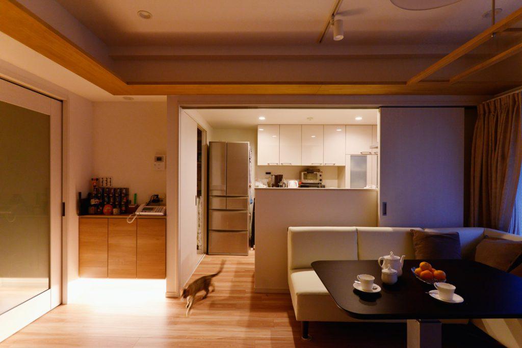 リビングが見渡せる対面キッチン。