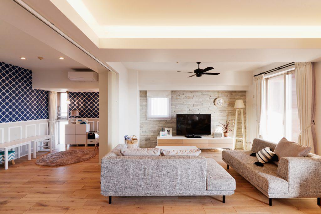 アクセントタイルは担当からの提案。
昼と夜の照明とで雰囲気が変わるところも魅力です。