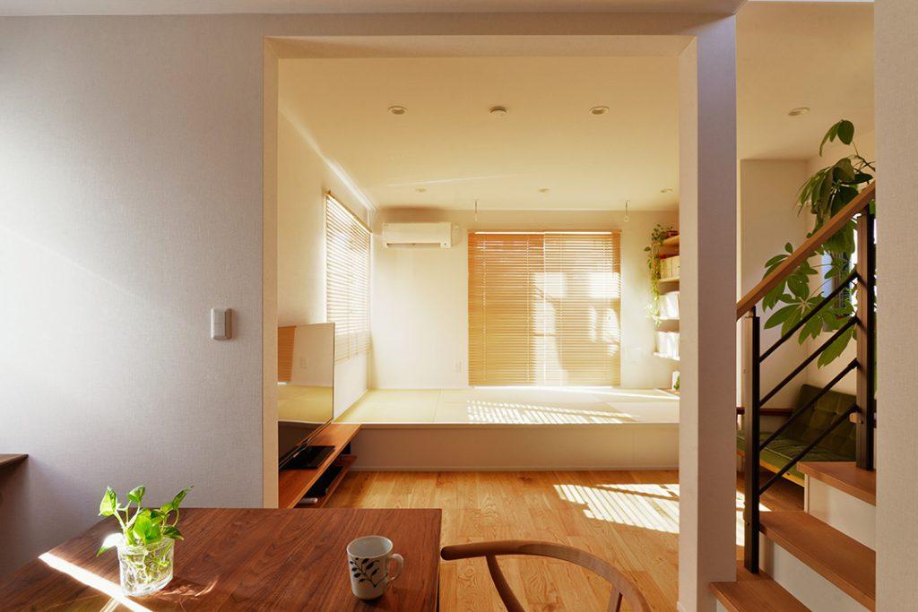 畳スペースは日差しもいっぱい。
遊んでも良し、お昼寝も気持ちいいです。