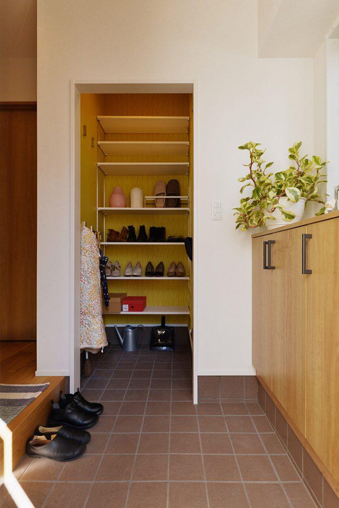 ベビーカーや外遊びグッズもそのまましまえるシューズインクローク。