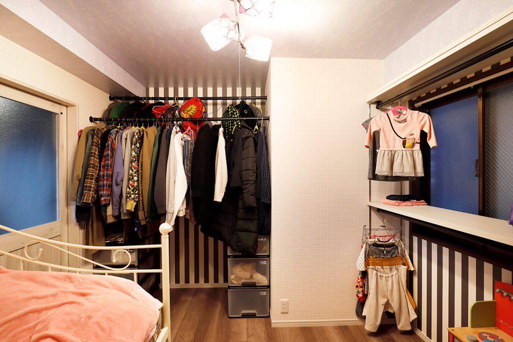 スペースを活用してハンガーは大人用とお子様用をそれぞれ設置。