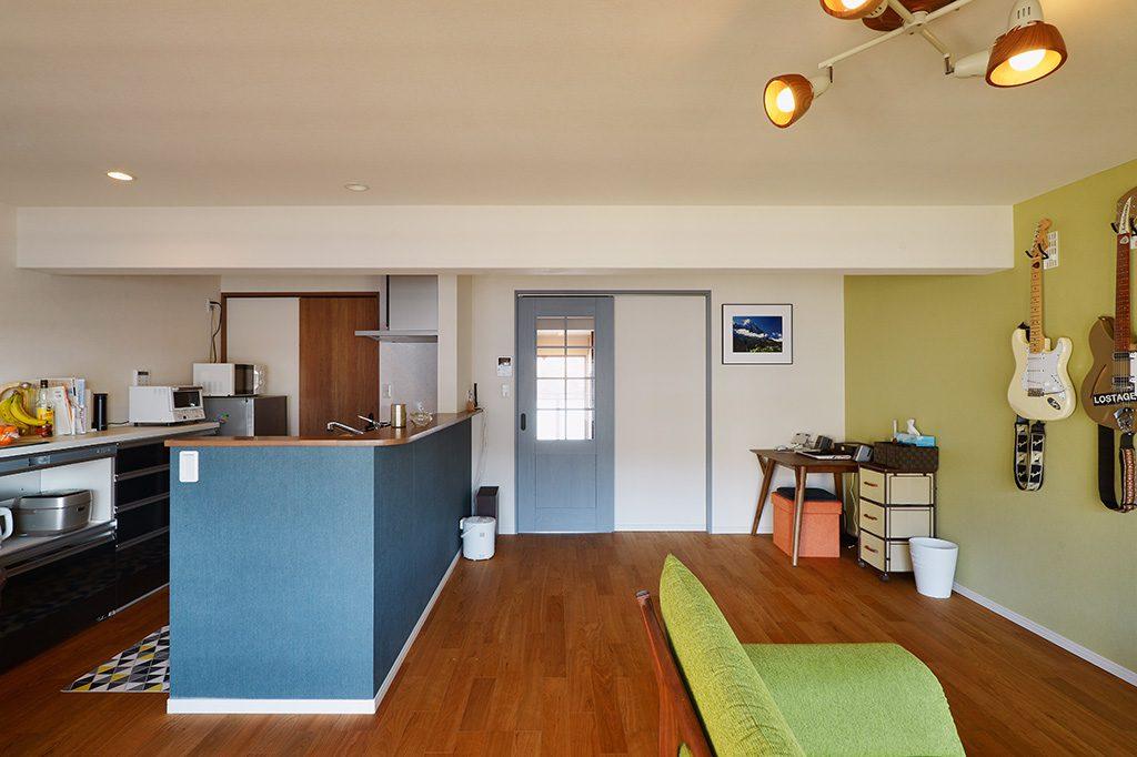 アクセントカラーはグリーンとブルーの2色使いですが、それぞれがケンカすることなく調和するのは全体のバランスを良く考えたレイアウトだから。