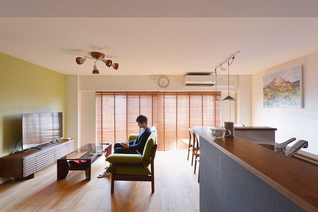 ウッドブラインドがお部屋の印象を柔らかくしてくれています。
