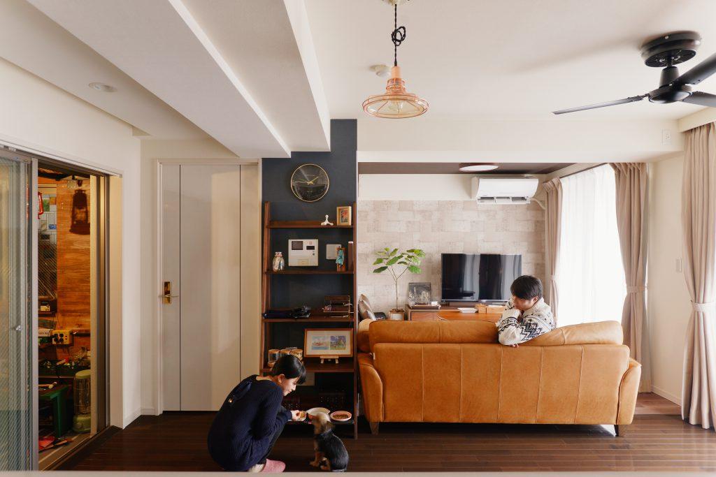 アクセントのクロスや家具でアメリカンビンテージの雰囲気をつくりました。