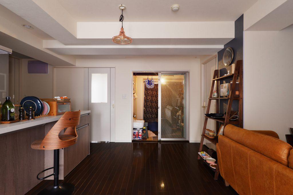 リビングに隣接するテラスはご主人様の趣味スペース。DIYをしたり籠って作業できる憧れの男の城。