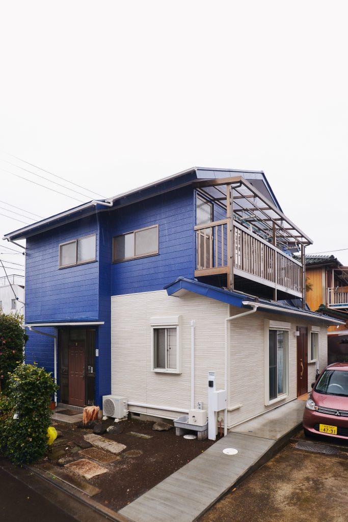 サッシを交換した部分の外壁は色を変えてアクセントに。