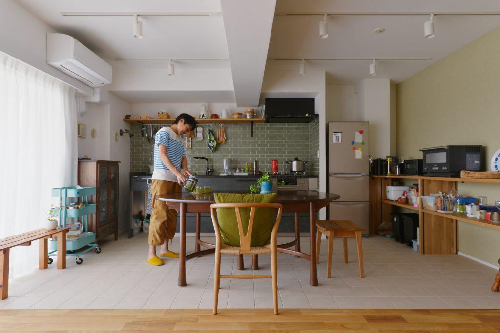 キッチンは「自分らしく！」をテーマに好きなもので仕上げました。床は冷えにくいサーモタイル仕様。