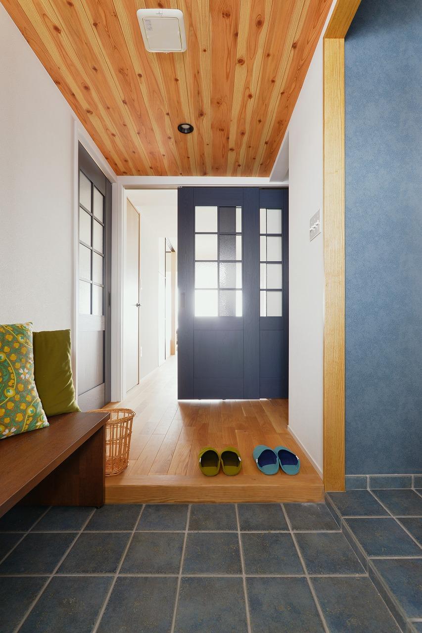 幅145㎝ある廊下は風と光の通り道。