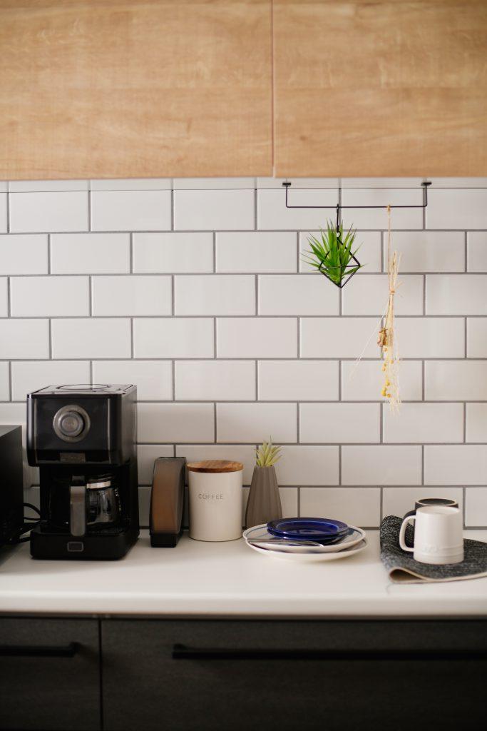 LDKの正面になる壁にはタイルを貼ってお洒落な雰囲気に。