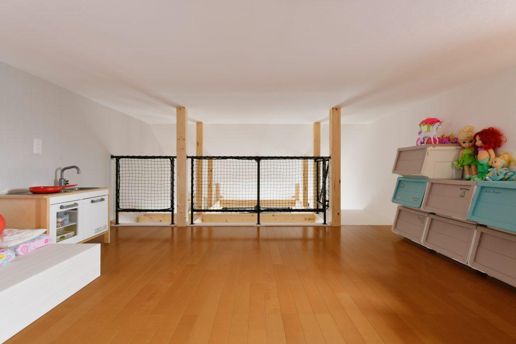 既存の小屋裏収納は吹き抜けをうまく使いロフトとしてリニューアル。