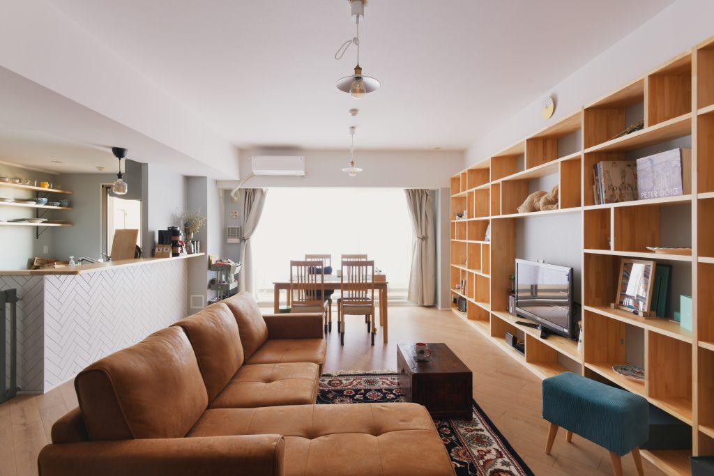 オープン収納のワイド感がよくわかります。オープンだから圧迫感はなし！