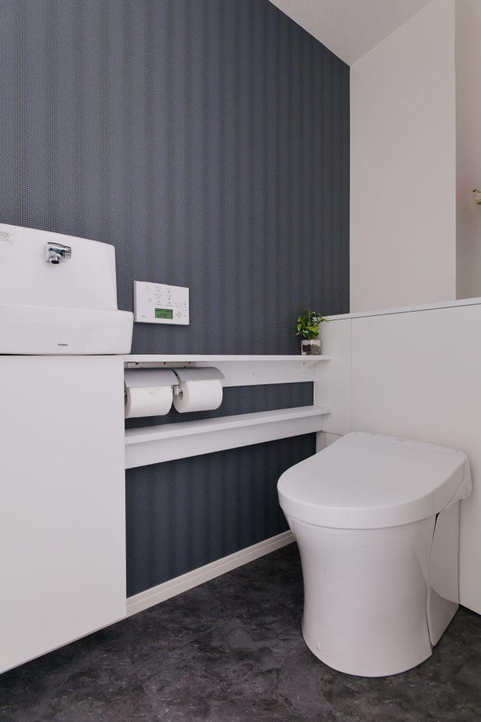 シックな内装ですっきりした雰囲気に。