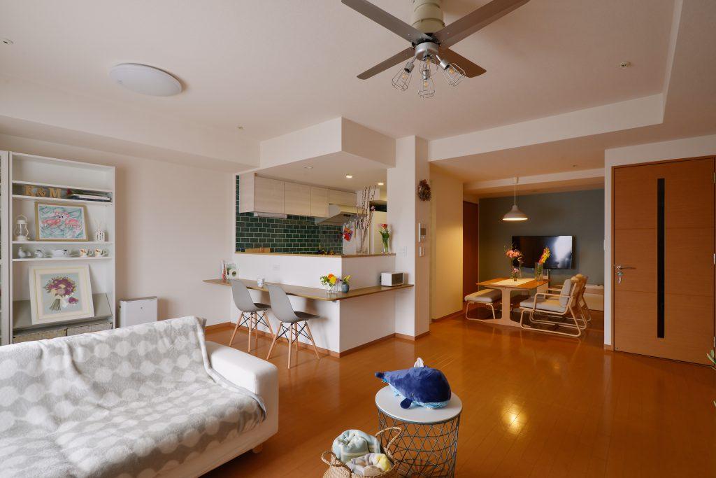 キッチンのある場所は同じですが、視線が抜ける開放的な空間になっています。