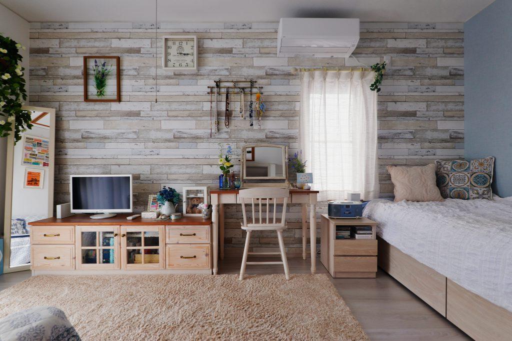 寒色系の色合いがお好みで「内装で遊びたい」というご希望でした。寝室はお好みに合わせて居心地の良い雰囲気に仕上げました。