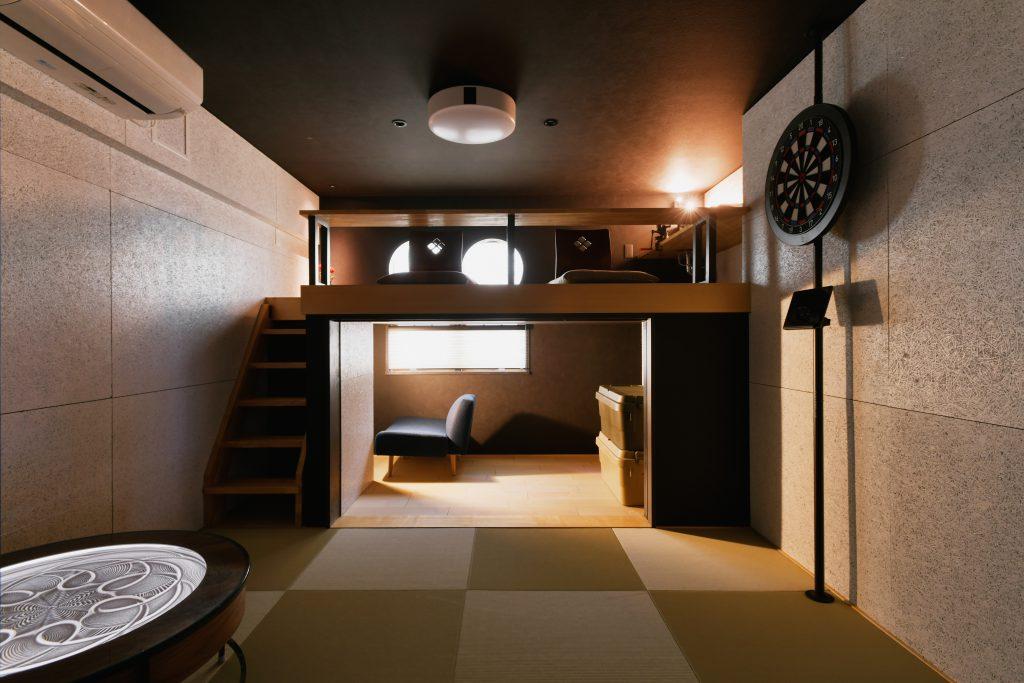 2枚引戸を開けると奥様の在宅ワークスペースが出現。