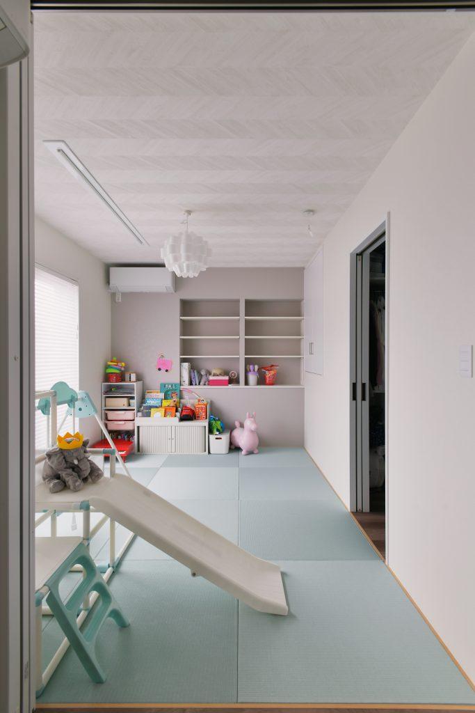 子ども部屋の畳もブルーにして、爽やかな印象です。