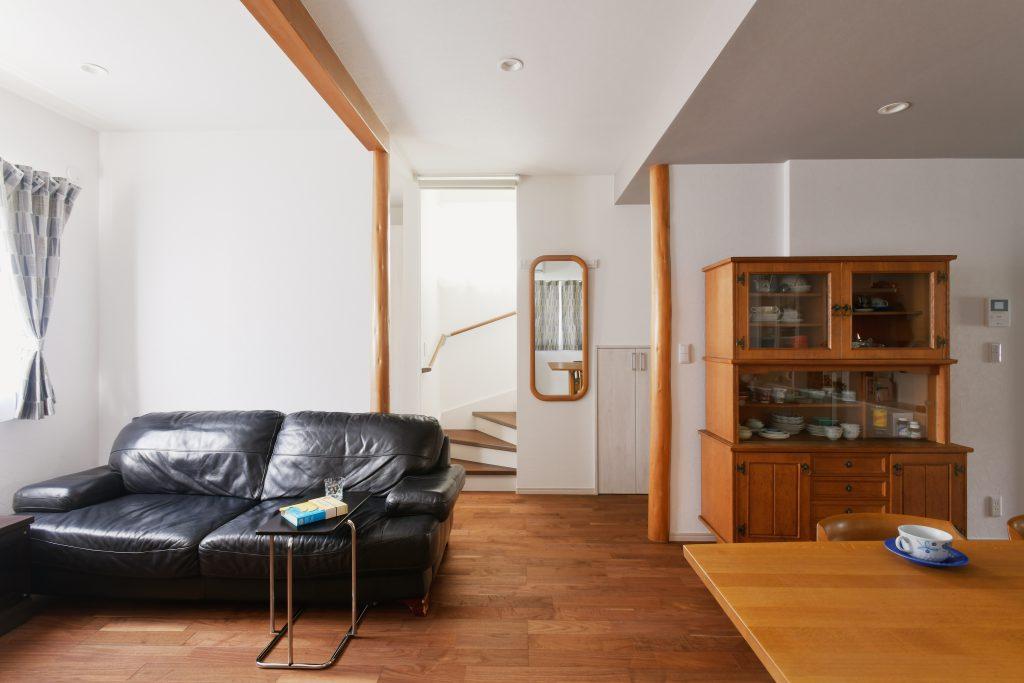 丸い柱や食器棚、ミラーなど想い出の詰まったものたちが新しい居場所をみつけました。