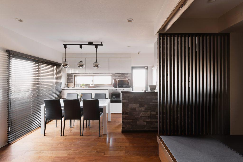 畳の下部には布団や小物類がしまえます。