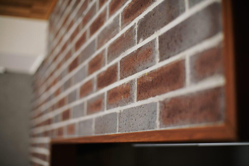 凸凹感のあるタイルでその質感も楽しめます。