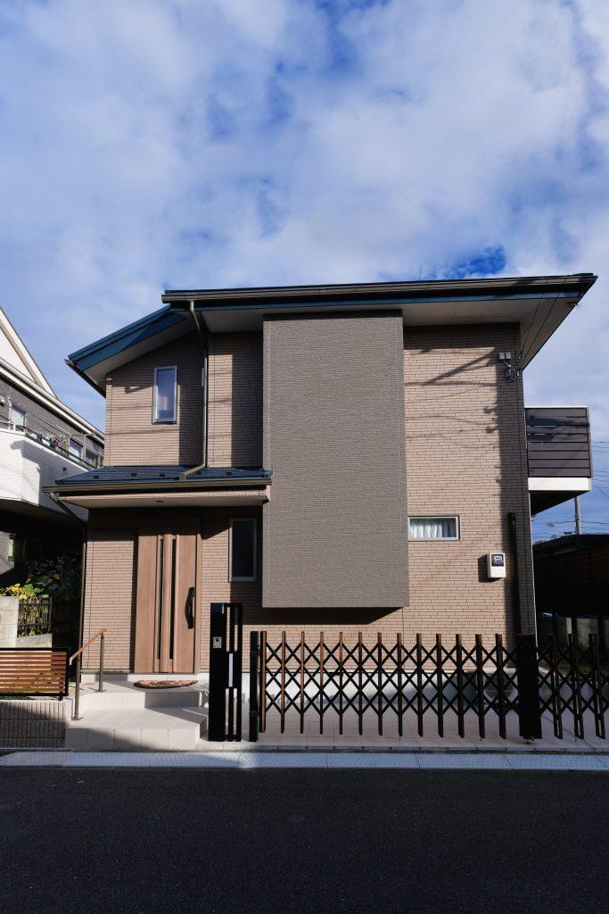 窓があった部分の外壁はサイディングを貼り分けてアクセントに。意匠性のある外観になりました。