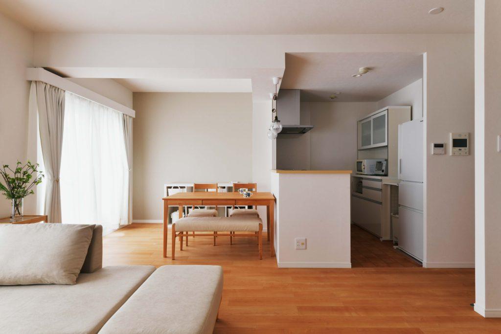 白基調の内装は木目との相性も抜群です。