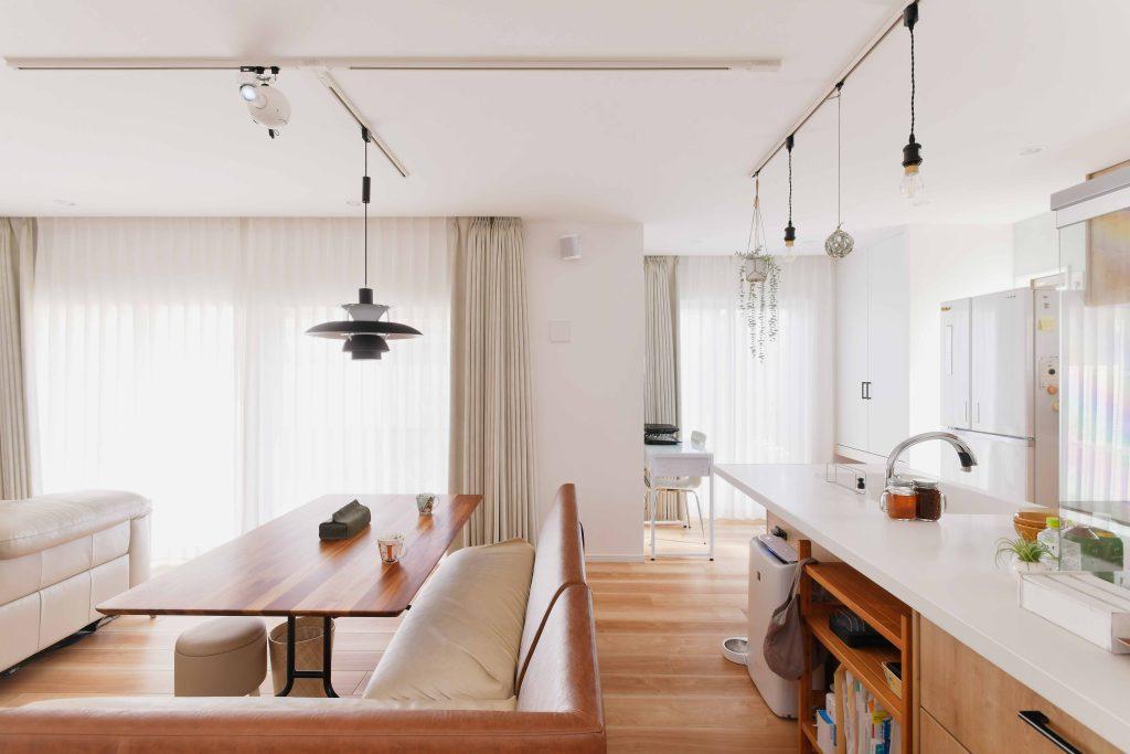 キッチンの奥にはミセスコーナーと猫ちゃんグッズスペースを設けました。